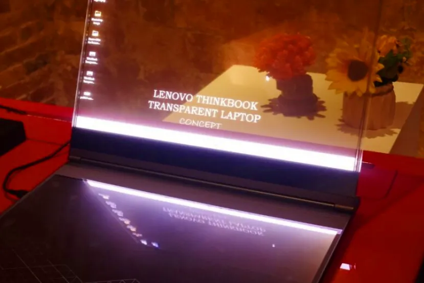 Así luce el Portátil con pantalla MiniLED Transparente de Lenovo