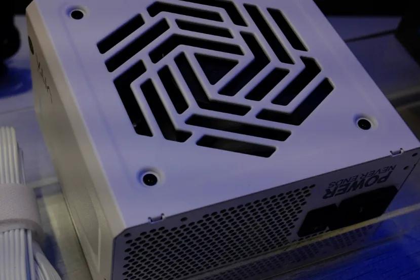 Las fuentes FSP VITA van desde los 1.000 W 80 PLUS Gold hasta los 850 W 80 PLUS Bronze