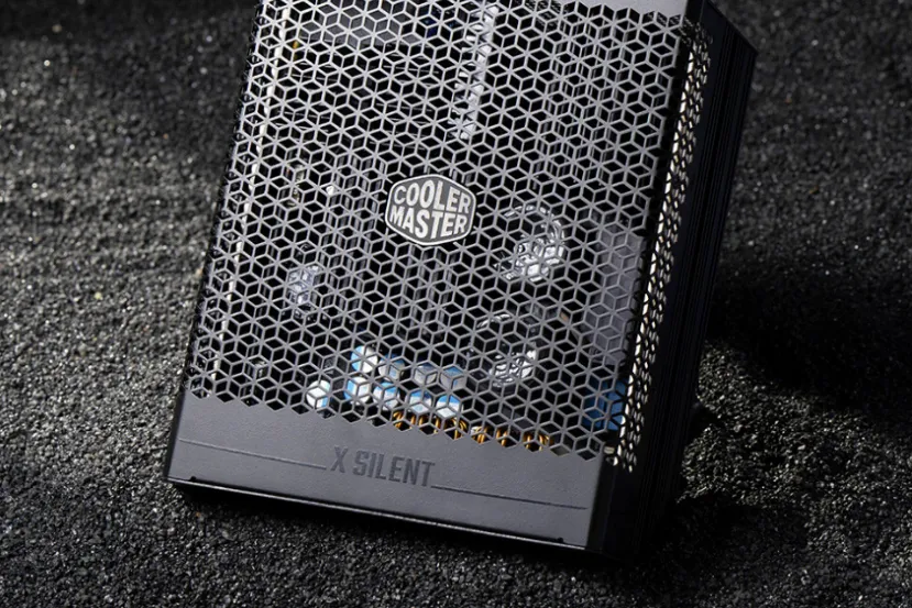 La Fuente Cooler Master X Silent Edge Platinum 850 con diseño pasivo llega con un precio de 378,95 euros