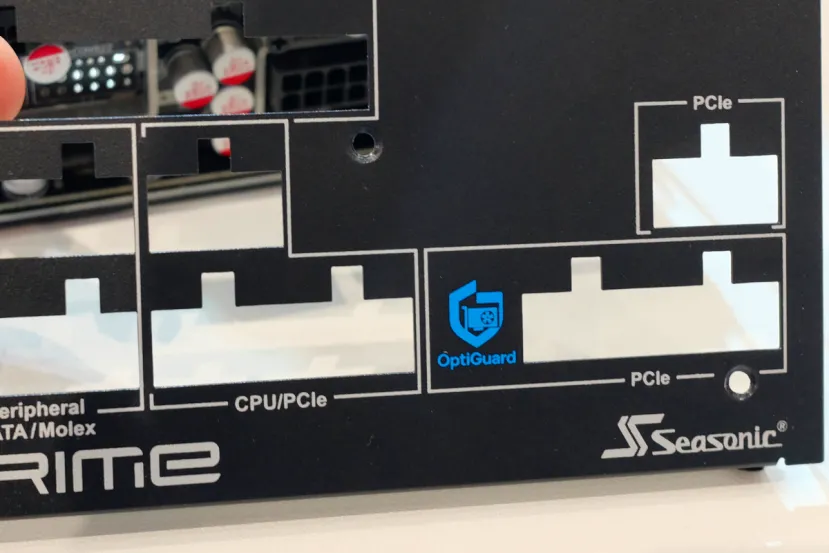 Seasonic OptiGuard está integrado en las fuentes de la marca y monitorizará los valores de los conectores de 16 pines para prevenir accidentes