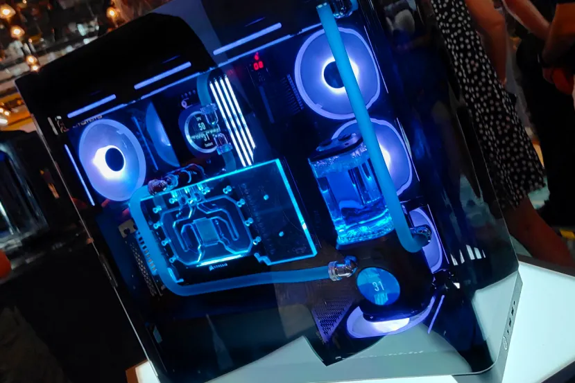 La Corsair Fram 4500X es una caja con diseño modular y formato panorámico