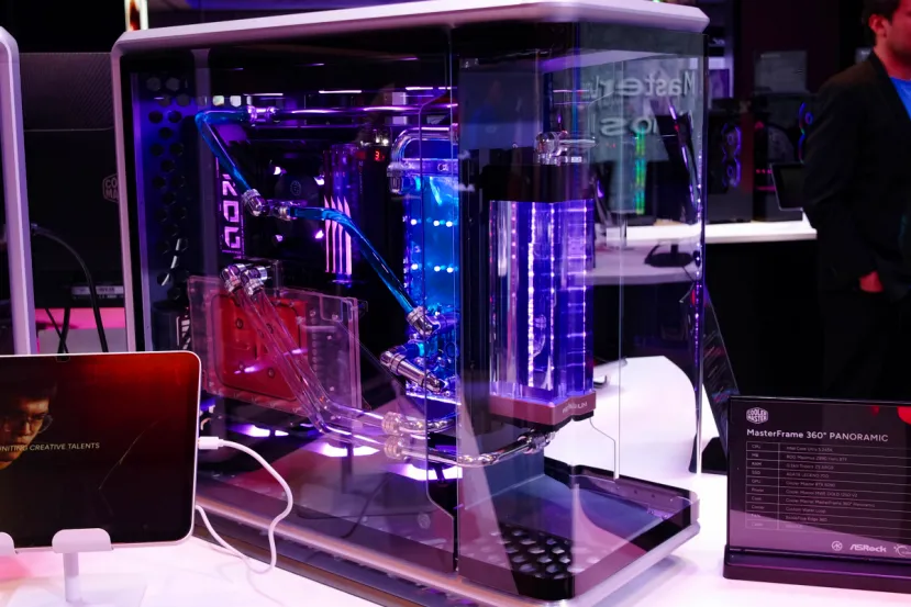 Cooler Master lleva al extremo el formato de cajas panorámicas con su MasterFrame 360º Panoramic