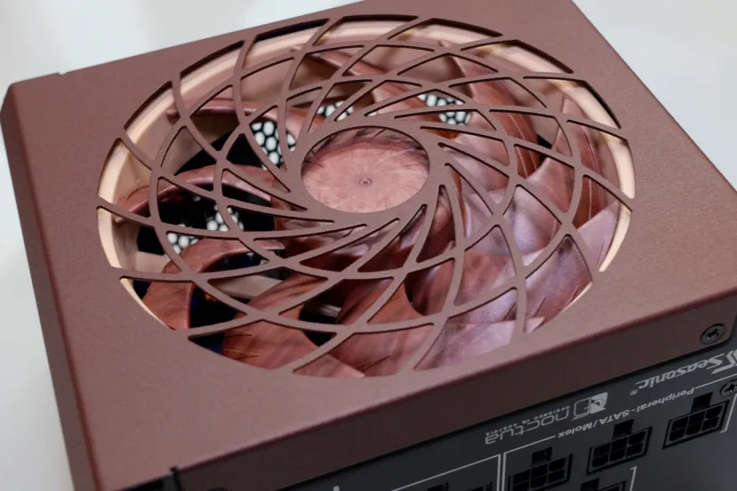 La fuente Seasonic PRIME PX HPD Noctua Edition integra el nuevo ventilador NF-A12x25 G2 junto a una carcasa personalizada