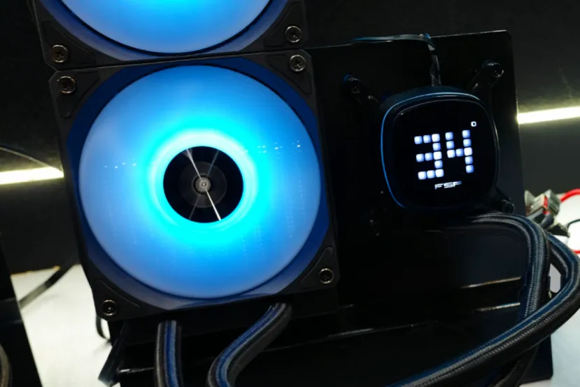 Nuevas refrigeraciones líquidas AiO de FSP con pantallas en el bloque