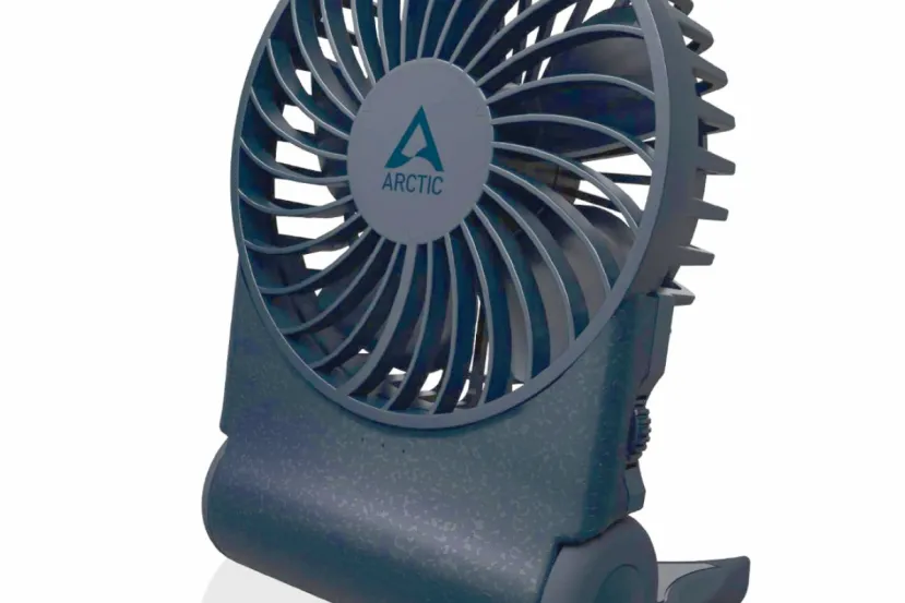 En vez de refrigerar el PC, el ventilador Arctic Summair 2Go está pensado para refrescarnos durante 77 horas con una carga