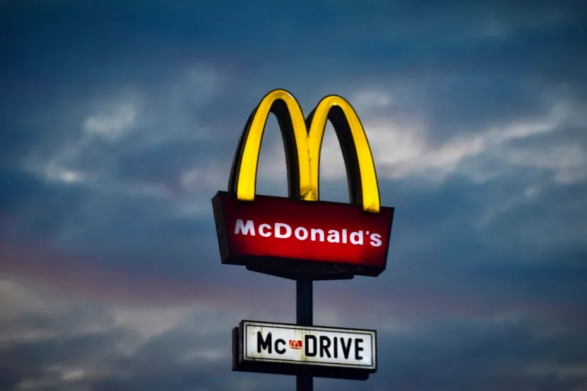 Un fallo crítico en bot de IA de McDonald’s pone en riesgo la seguridad de millones de solicitantes de empleo