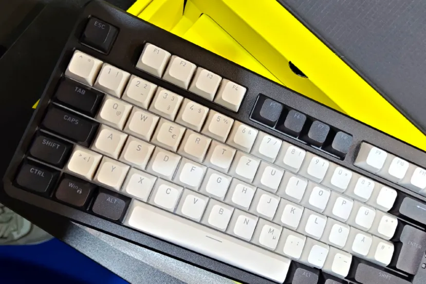 El teclado Rockfall 3 TKL de HATOR tiene un tamaño compacto, duración de hasta 160 horas e iluminación RGB por tecla