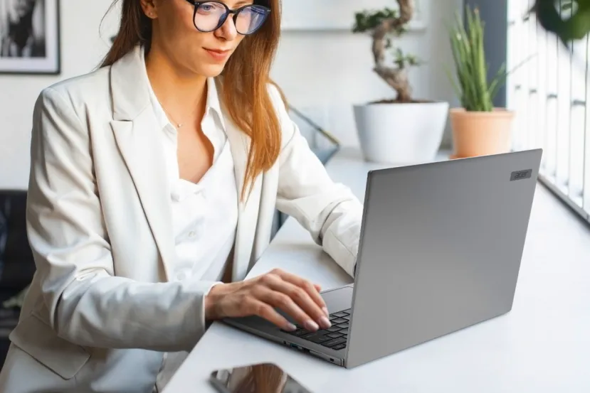 Acer TravelMate X14 AI, un portátil de 1,27 kg con procesadores Intel Lunar Lake dirigido a empresas y oficinas