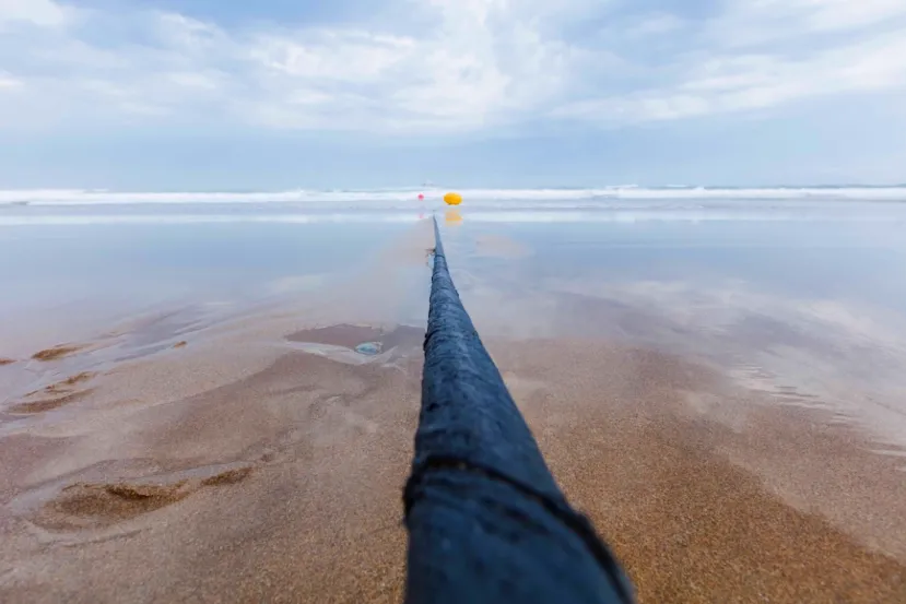 Microsoft restablece su nube tras cortes en cables submarinos del Mar Rojo