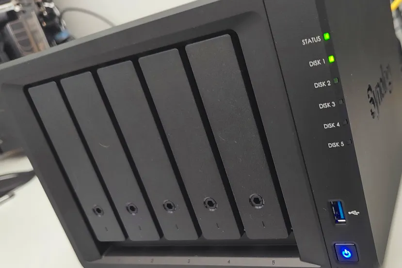 Synology DS1525+: el NAS que Eleva la Gama 25+ con más Rendimiento y Escalabilidad