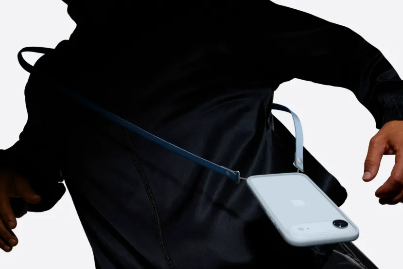 El accesorio más inesperado del iPhone 17 ha volado de las tiendas: la correa Crossbody se agota en casi todos los colores