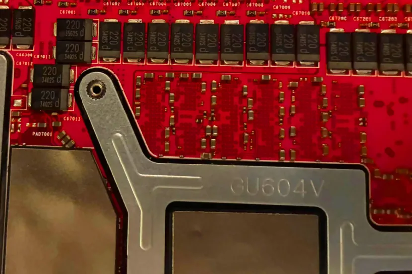 Una simple resistencia soldada dispara el rendimiento de la RTX 4090 del ASUS ROG Zephyrus M16 hasta superar a una RTX 5090