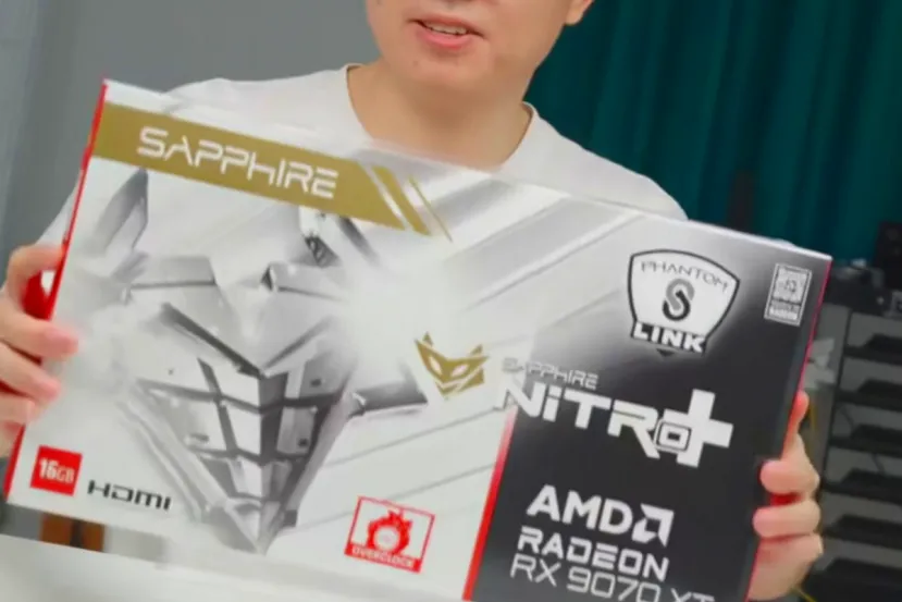 Un canal de vídeo inspecciona la Sapphire RX 9070 XT Nitro+ Aurora Edition y su adaptador Phantom Link antes del CES 2026