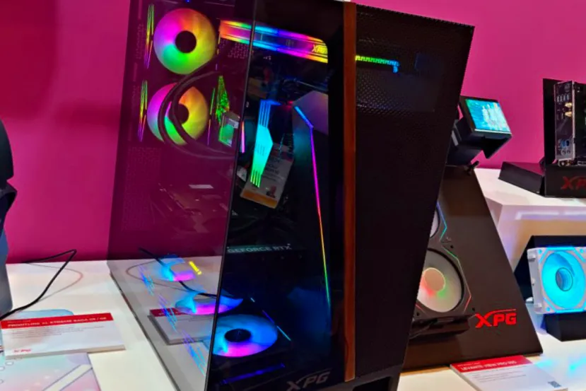 La XPG INVADER X ELITE llega al CES 2026 con diseño panorámico, soporte para GPUs de 410 mm y enfoque en placas back connect