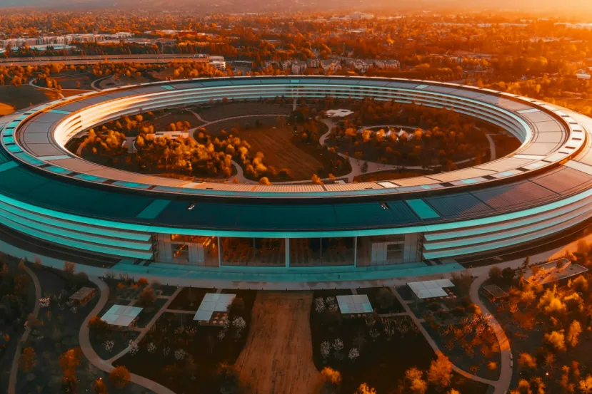 Tim Cook apuesta por John Ternus, delegándole el control del diseño en Apple y se afianza como el próximo CEO