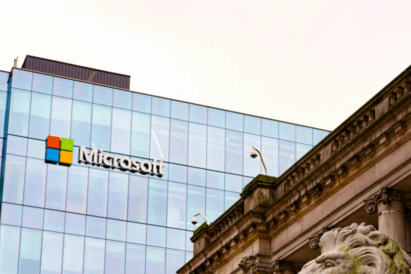 Microsoft sufre una de sus mayores caídas en bolsa: su estrategia centrada en la IA no convence a los mercados