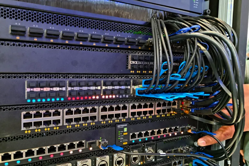 Nuevos Switches totalmente gestionados de NETGEAR, hasta 16 puertos de 100 Gbps o 16 conectores PoE 8 de ellos con Neutrik