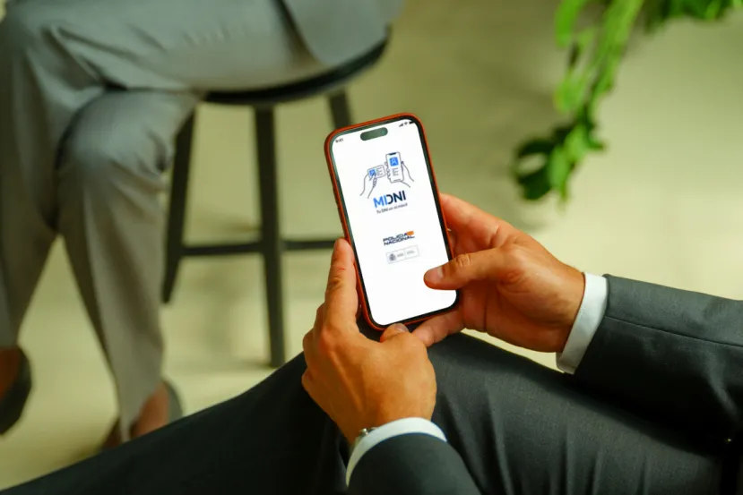 El DNI en el móvil pasa a ser una forma legal de identificarse en España con MiDNI