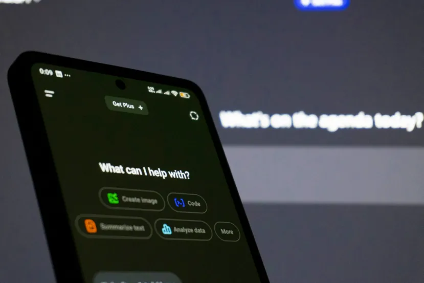 OpenAI refuerza su apuesta por la voz en tiempo real y apunta al negocio donde la inteligencia artificial ya empieza a encajar