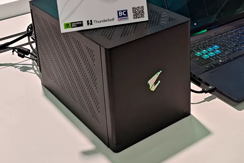 La AORUS RTX 5090 AI BOX lleva Thunderbolt 5, refrigeración líquida y más de 3.000 AI TOPS