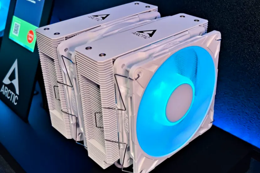 ARCTIC presenta el disipador de doble torre Freezer 61: soporte para sockets LGA1954 y doble ventilador
