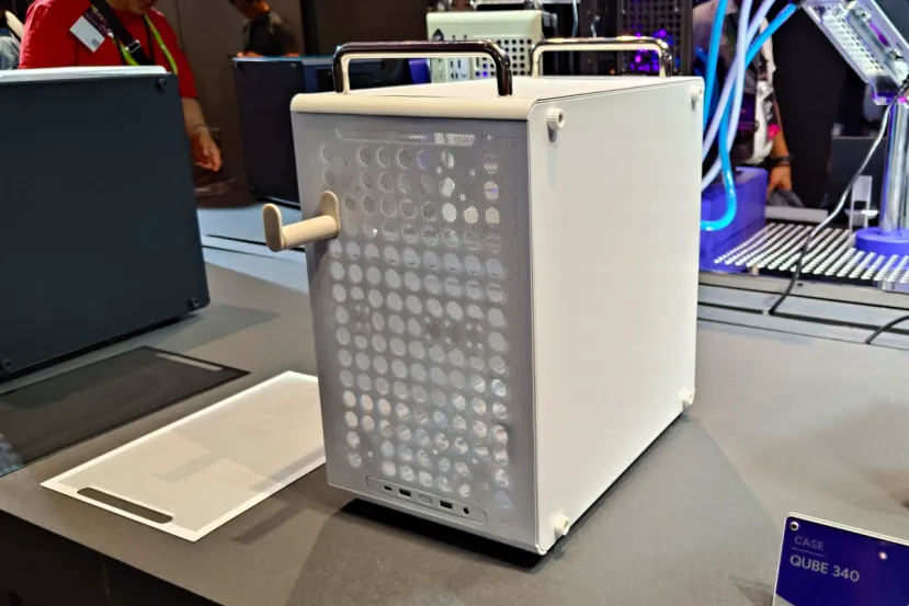 El QUBE 340 de Cooler Master llega al Computex 2026 como la caja mATX más accesible de la serie con GPU de hasta 366 mm