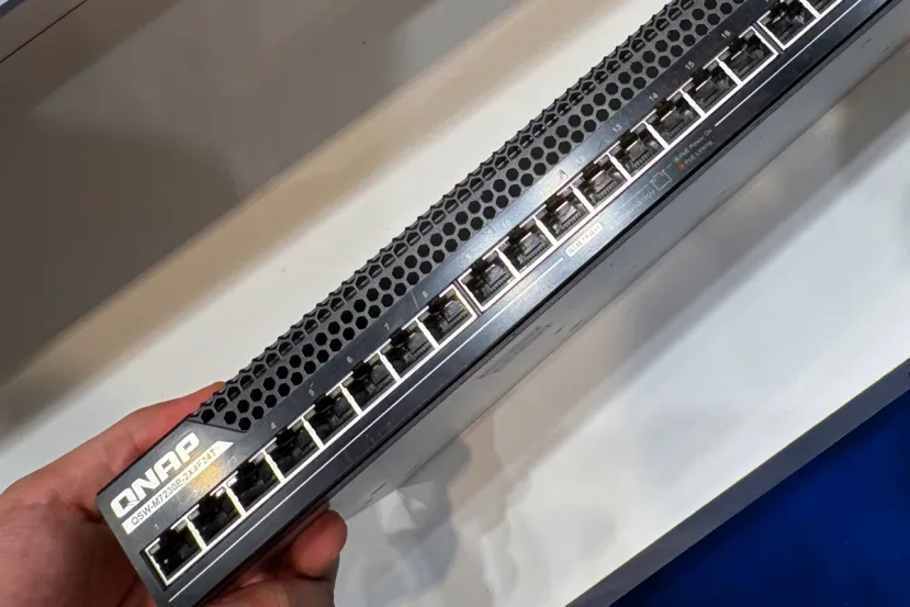 QNAP QSW-M7230-2X4F24T: un switch gestionable Lite L3 de 1U con puertos de 10, 25 y hasta 100 GbE