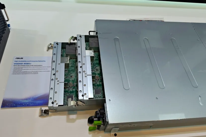 ASUS muestra el VS320D-RS80J, un JBOD SAS de 80 bahías para alta disponibilidad y gran capacidad