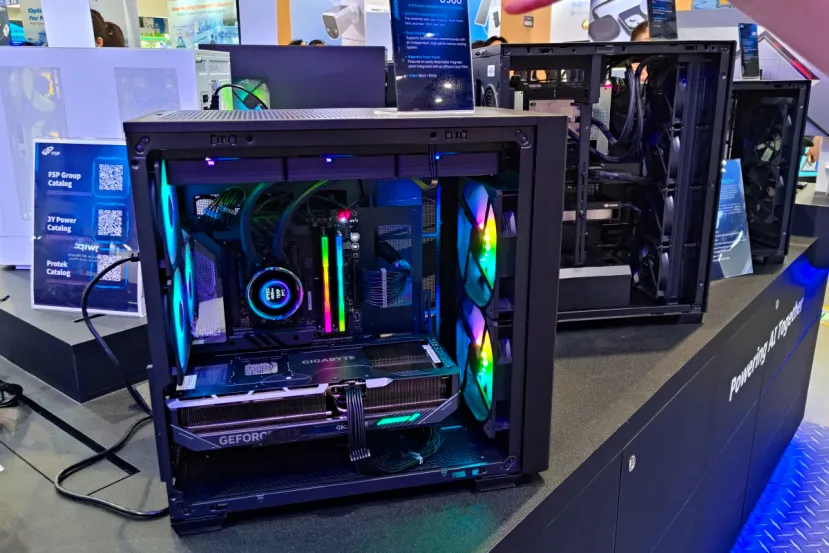 Así es la FSP U560, una caja que apuesta por doble cámara, dos ventiladores frontales de 16 cm y soporte para placas back-connect en formato E-ATX