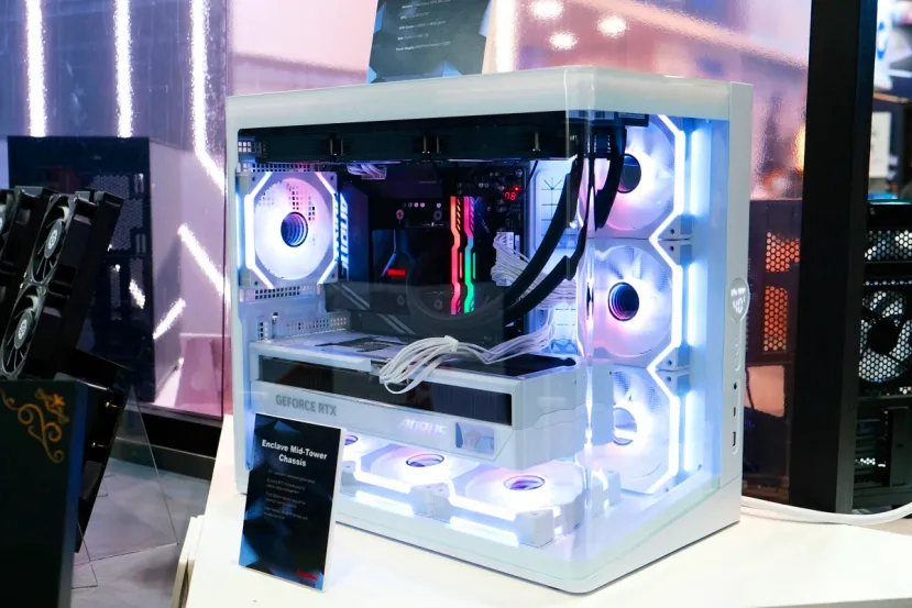 Las nuevas ENERMAX Enclave y K9M llegan con diseño panorámico, hasta tres radiadores de 360 mm y siete ventiladores ARGB preinstalados