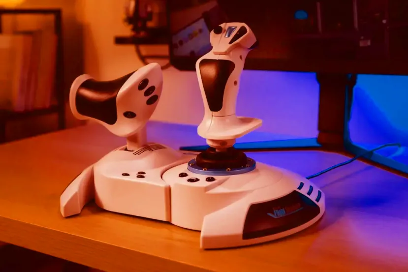 Thrustmaster presenta el T.Flight Hotas 5 Microsoft Flight Simulator Edition para PS5, PS4 y PC