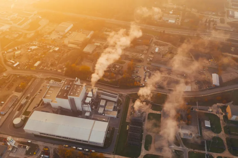 Las emisiones de Microsoft aumentaron un 25 % en 2025 mientras el despliegue de centros de datos para IA complica sus objetivos climáticos