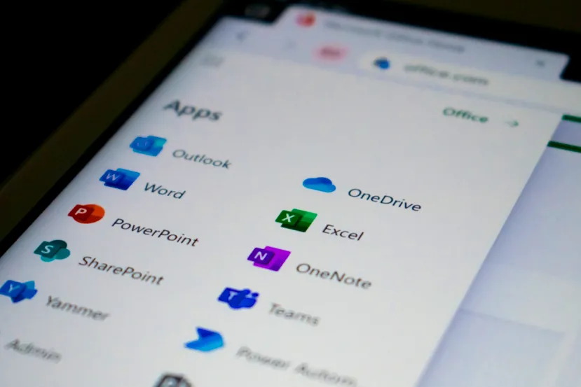 Windows 11 instala en silencio OneDrive Photos, una app que puede escanear caras en tus fotos si se lo permites
