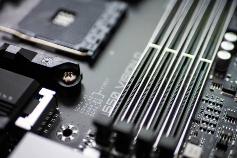 La memoria RAM seguirá siendo escasa y cara en 2027, mientras los SSD por fin empiezan a abaratarse