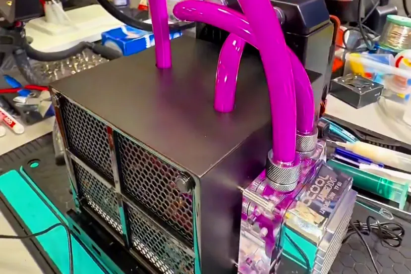 Un usuario consigue añadir refrigeración líquida a la Steam Machine rebajando su temperatura hasta 30 grados