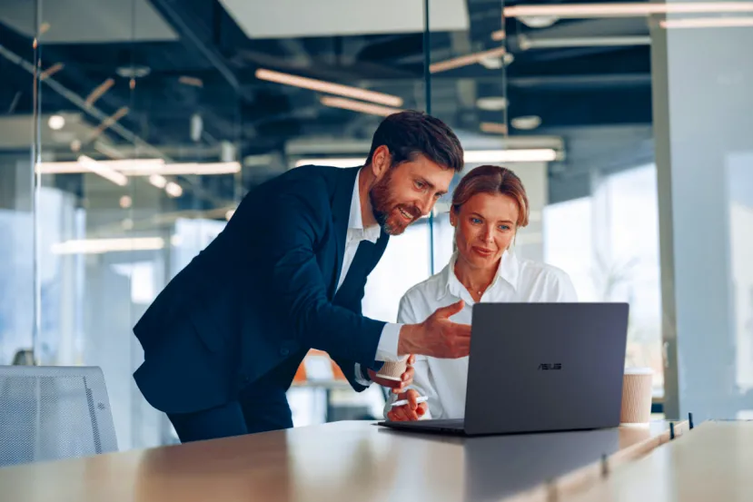 El nuevo ASUS ExpertBook B3 G2 integra los Intel Core 7 de la serie 3 con 6 núcleos y hasta 17 TOPS