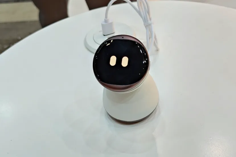 iKairos cambia de colgante a robot de sobremesa y conserva una memoria compartida