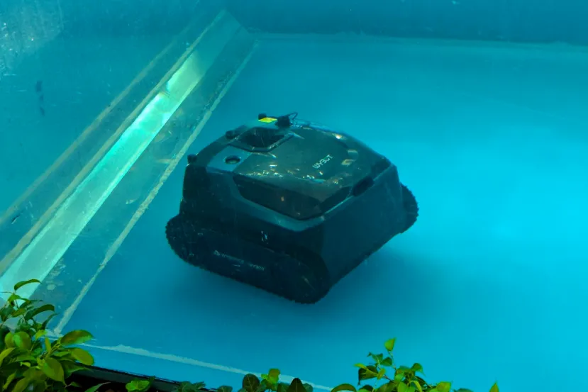 WYBOT S3 limpia la piscina, se vacía solo y utiliza energía solar