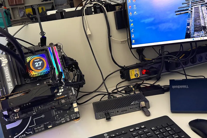 AV Access iDock B12 Review, el Dock Station definitivo con KVM para portátil y sobremesa gaming con carga, pantalla dual y conectividad de alta velocidad