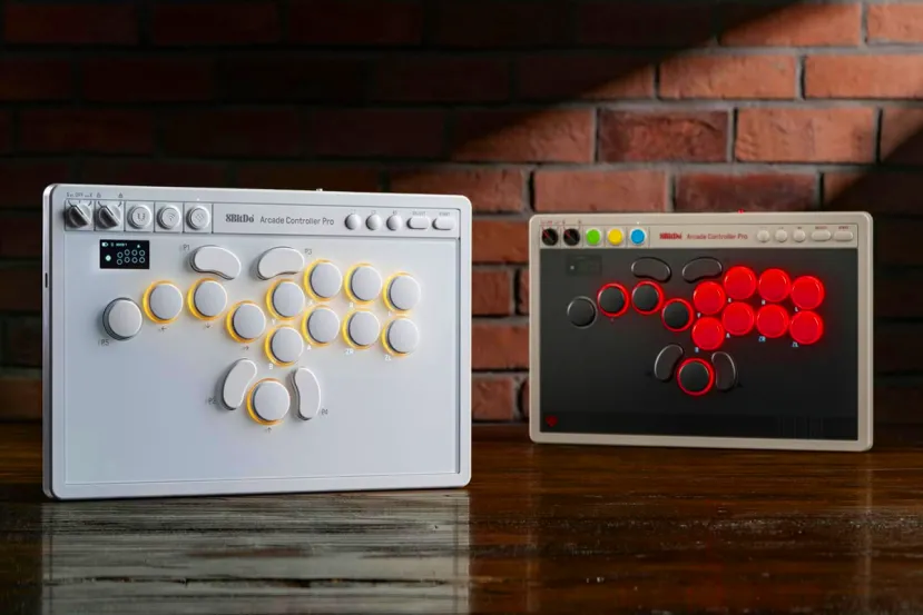 8BitDo lanza el Arcade Controller Pro por 119,99 dólares con pantalla propia y switches intercambiables