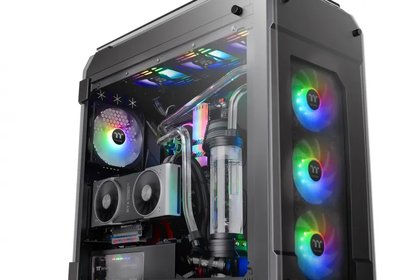 Thermaltake actualiza la torre completa View 71 de cristal templado con RGB direccionable