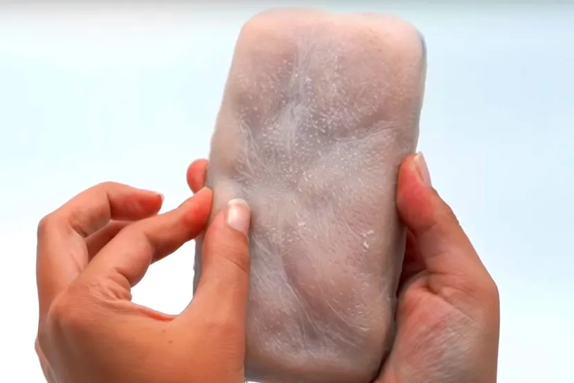Crean una piel artificial con la textura de la piel humana capaz de "sentir"