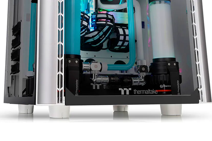 Cuádruple cristal tintado y formato full-tower en la Thermaltake Level 20 HT de 20.38 Kg de peso