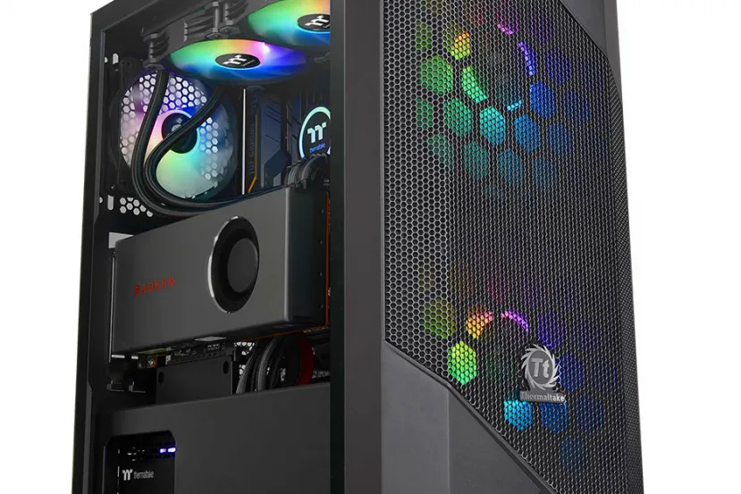 Thermaltake estrena la familia de cajas Commander G con ARGB, cristal templado y posibilidad de montar hasta dos GPUs en vertical