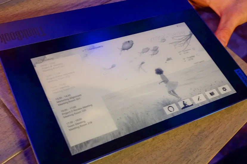 El Lenovo ThinkBook Plus integra una pantalla de tinta electrónica táctil en su carcasa exterior