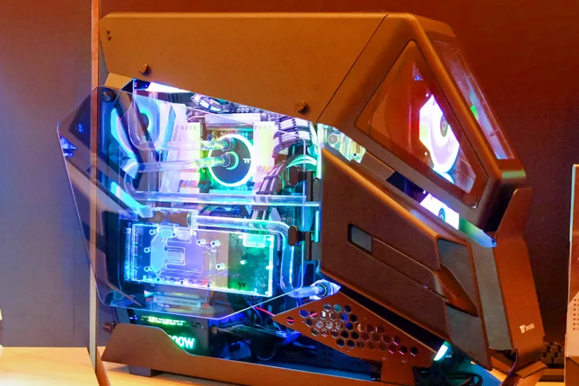 Thermaltake AH T600 TG, diseño futurista en esta torre con cinco paneles de cristal templado