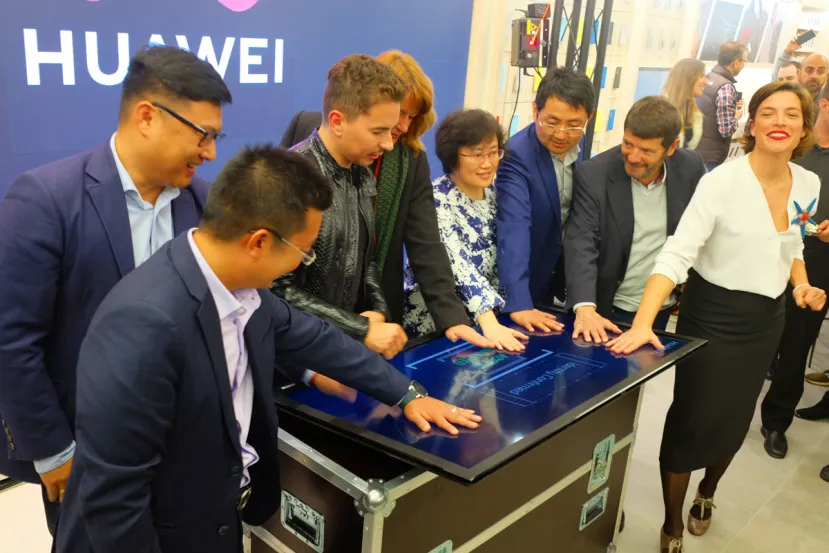 Huawei abre en Barcelona su segunda tienda más grande fuera de china