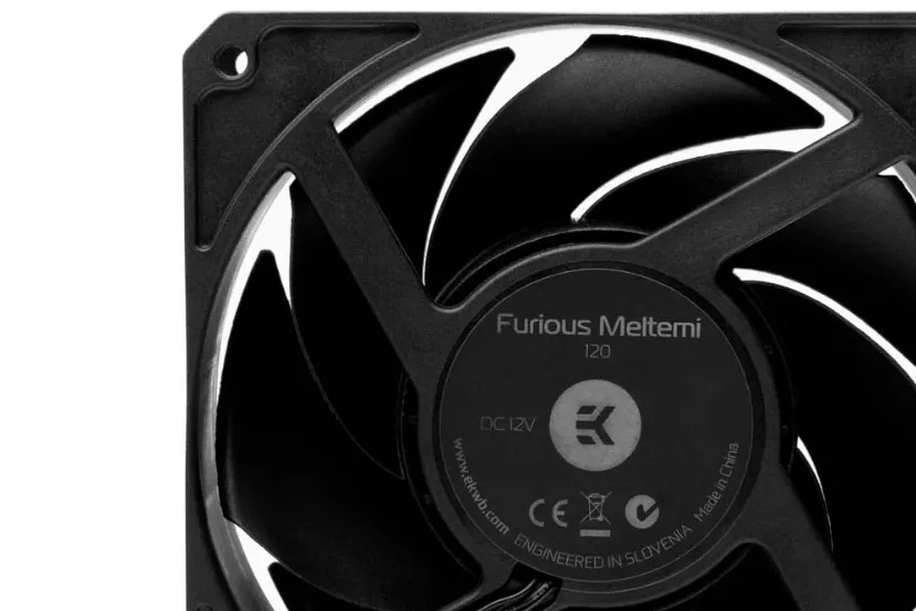 El ventilador de 38 mm de grosor EK-Furious Meltemi alcanza las 3000 RPM y una presión estática de 7.13 mm H2O