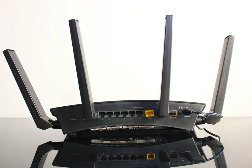 Review Router Netgear NightHawk X10 R9000