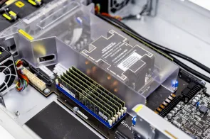 PCSpecialist Athena AI Pro Preview: un servidor de 80.000 € con 4 GPUs Blackwell y 384 GB de VRAM para IA local empresarial